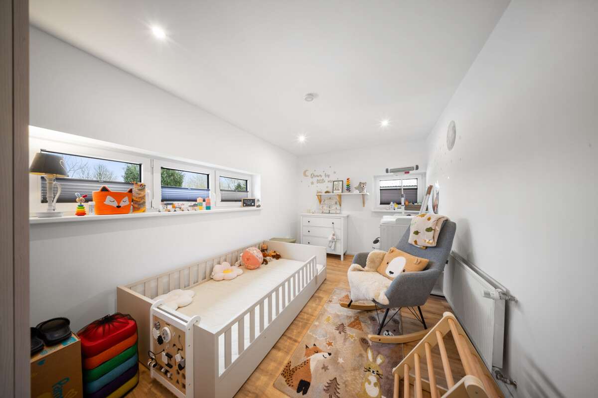 Immobilie in Busdorf - Sanierter Bungalow in Busdorf mit Wintergarten, Kamin und PV-Anlage - Bild 7