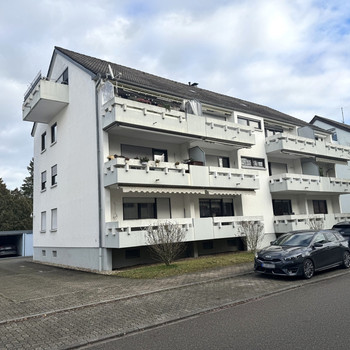 Sofort FREI! Gepflegte 4-Zimmer-Erdgeschosswohnung mit Balkon und Garage in Weingarten