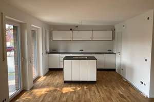 Erstbezug nach Sanierung mit neuer Kochinsel und Balkon: attraktive 3-Zimmer-Wohnung – Ehlvershof 5, 30419 Vinnhorst, Hannover – Vorschaubild 2