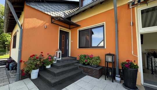 Bild von Idyllisches Einfamilienhaus mit Ferienhaus, Platz, Komfort und Ruhe im Weltkulturerbe Mittelrhein