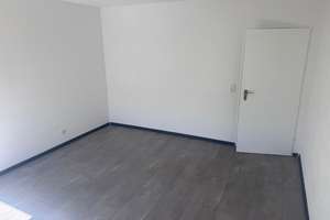 Sehr geräumige renovierte 4 Zimmer Wohnung mit Balkon in Duisburg zu vermieten – Salzmannstr. 8, 47167 Neumühl, Duisburg – Vorschaubild 7