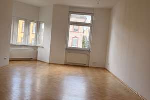 Lichtdurchflutete 3-Zimmer-Altbau-Wohnung mit großer Wohnküche!