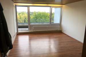 Geschmackvolle Wohnung mit drei Zimmern sowie großen Balkon und Einbauküche in Bochum