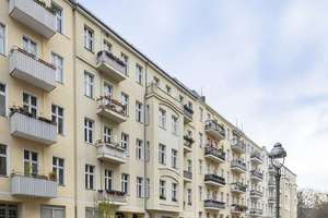 Kreuzberg Investment: Großzügige 4-Zimmer-Altbauwohnung mit Balkon nahe Parks, Cafés und dem Kanal!