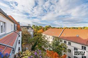 Vermietete Dachgeschosswohnung mit Balkon & Aufzug – herrschaftlicher Altbau in Grunewald – Die vollständige Adresse der Immobilie erhältst du vom Anbieter., 14193 Schmargendorf, Berlin – Vorschaubild 4