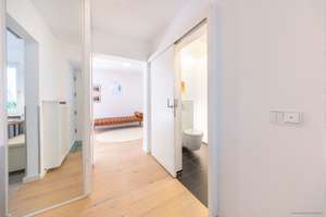 Trudering: Lichtdurchflutetes Architektenhaus, über 340 m² Wfl., Kamin, großer Garten & Doppelgarage – Die vollständige Adresse der Immobilie erhältst du vom Anbieter., 81827 Waldtrudering, München – Vorschaubild 6
