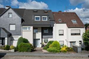 Zweifamilienhaus mit separaten Eingängen, Garten und Garage  in Dortmund-Lütgendortmund! – 44388 Lütgendortmund (Ortsteil), Dortmund – Vorschaubild 2