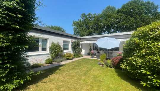 Bild von Vielseitiger Atriumbungalow mit idyllischem Gartenparadies in begehrter Lage von Hamburg-Sasel
