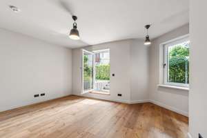 Bezugsfertige 2-Zimmer-Wohnung mit Privatgarten und Terrasse im Blankeneser Treppenviertel