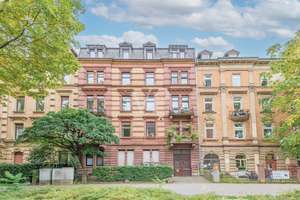 Historisches Mehrfamilienhaus mit Entwicklungspotenzial – Vollvermietetes Zinshaus in zentraler Lage – Die vollständige Adresse der Immobilie erhältst du vom Anbieter., 76131 Oststadt, Karlsruhe – Vorschaubild 2