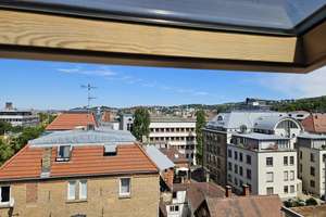 Hoch Hinaus: Stilvolle 4-Zimmer-Maisonettewohnung mit traumhaftem Ausblick über Stuttgart West – Rotebühlstraße 117A, 70178 Rotebühl, Stuttgart – Vorschaubild 2