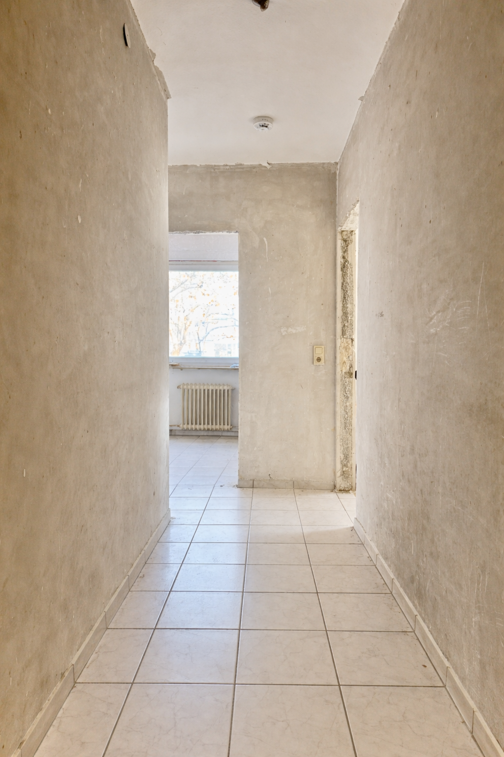 Zwei-Zimmerwohnung mit Balkon zur individuellen Gestaltung, Wiesbaden – Bild 2