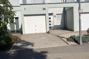 Tolles Reihenhaus mit viel Platz und Garten – Die vollständige Adresse der Immobilie erhältst du vom Anbieter., 71069 Sindelfingen – Vorschaubild 1