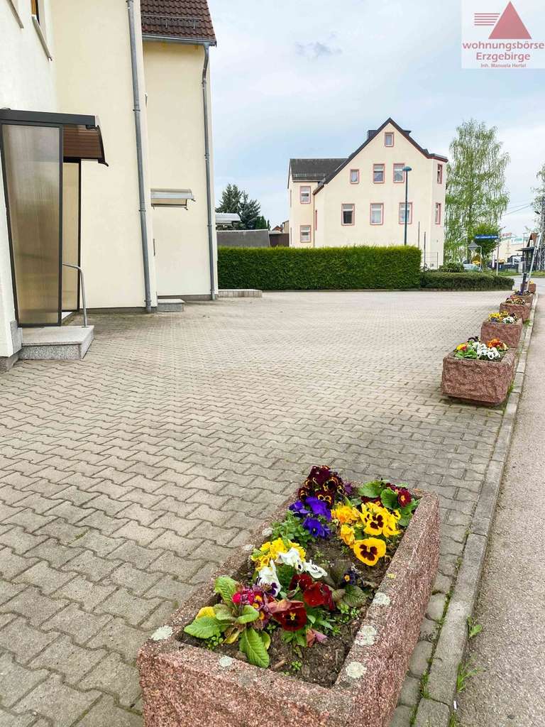 Immobilie in Oelsnitz/Erzgeb. - Vermietete Eigentumswohnung mit Balkon und Stellplatz in zentraler Lage von Oelsnitz nahe Stollberg - Bild 1