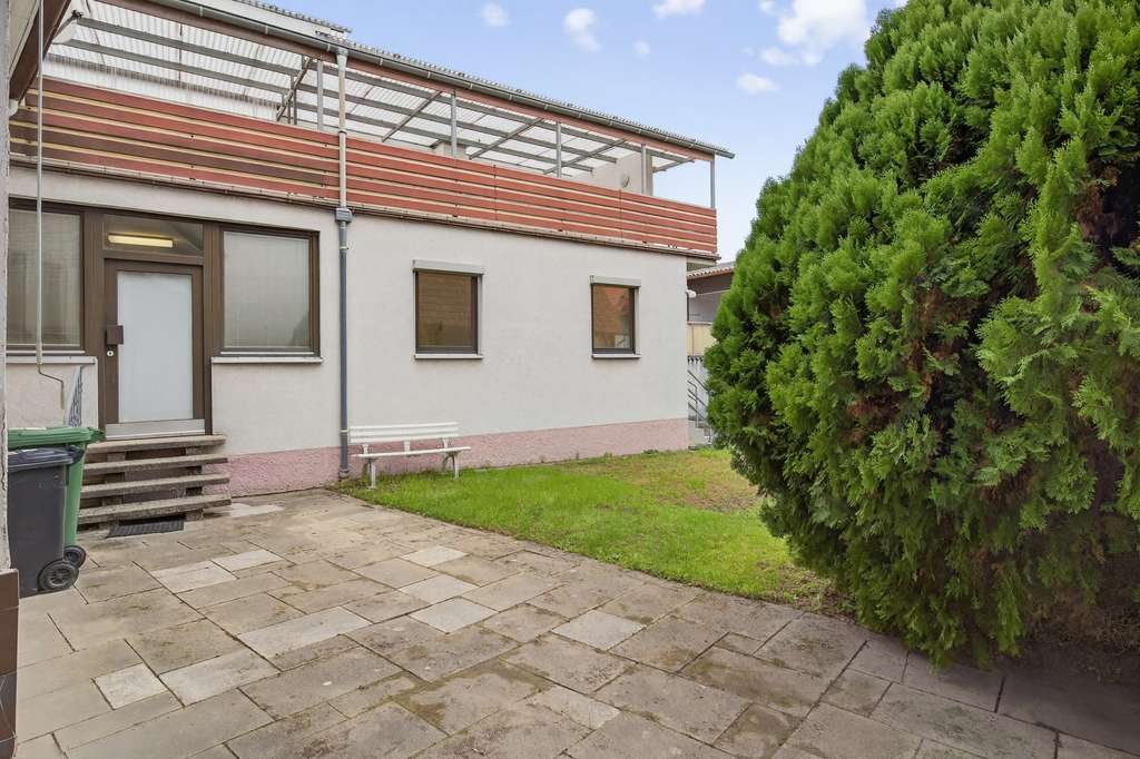 Immobilie in Linkenheim-Hochstetten - Zweifamilienhaus mit großem Grundstück, Scheune und Dachterrasse in  Linkenheim-Hochstetten - Bild 3