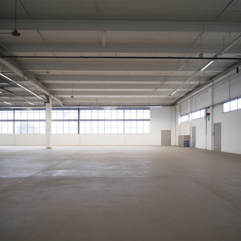 ca. 7.182 m² Hallenfläche mit Freifläche zu vermieten