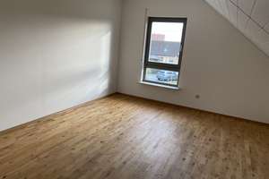 Charmante DG Wohnung mit Balkon, Tageslichtbad und moderner Einbauküche  – 91336 Heroldsbach – Vorschaubild 3