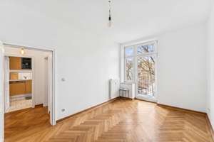 Helle 4-Zimmer-Altbauwohnung mit Aufzug und zwei Balkonen in Schwabing-West – Die vollständige Adresse der Immobilie erhältst du vom Anbieter., 80796 Neuschwabing, München – Vorschaubild 8