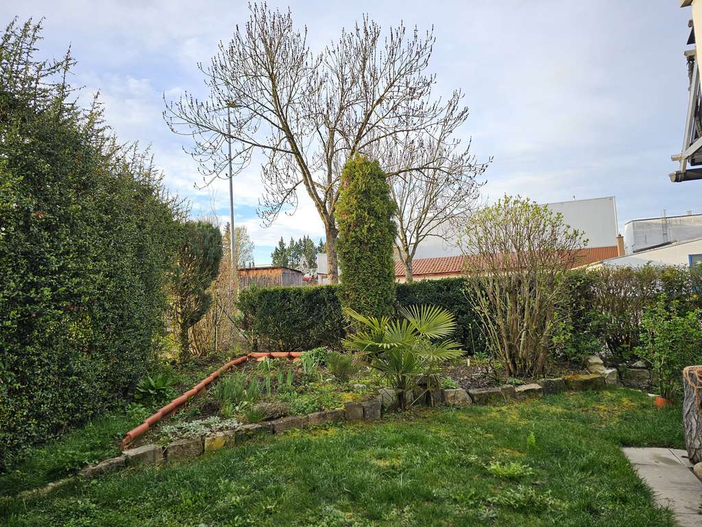 Immobilie in Kirchheim unter Teck - Wohnen und Arbeiten unter einem Dach: Saniertes EFH mit 56 m² Halle  und Garage 
in  Kirchheim Teck - Bild 1