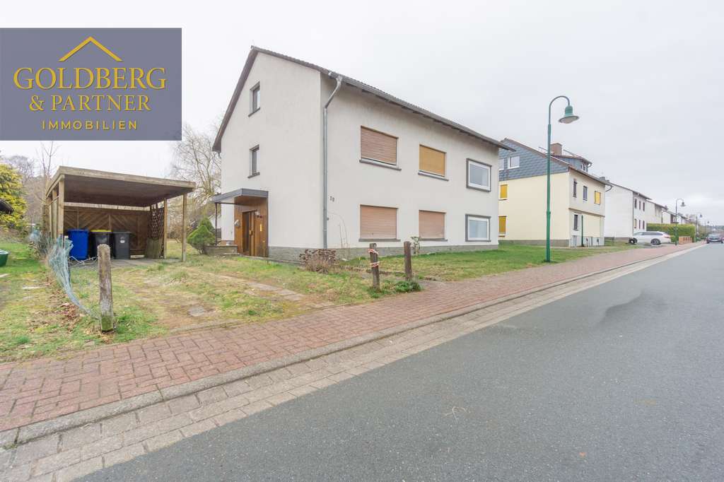 Immobilie in Burgwald - Modernisiertes Einfamilienhaus mit großem Garten, Balkon & viel Platz in ruhiger Lage von Burgwald
 - Bild 1