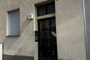 Geschmackvolle, sanierte 2-Zimmer-Wohnung mit Balkon in Nürnberg – Melanchthonplatz 19, 90443 Nürnberg – Vorschaubild 13