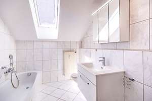 Gemütliche 3-Zimmer-Dachgeschosswohnung in München-Trudering – Die vollständige Adresse der Immobilie erhältst du vom Anbieter., 81827 Waldtrudering, München – Vorschaubild 8