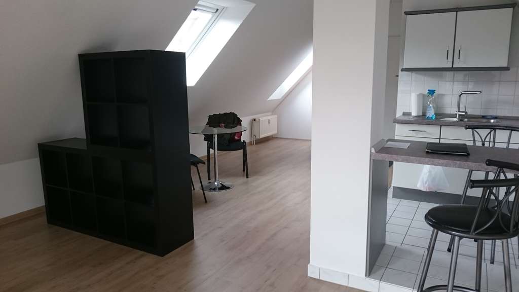 Immobilie in Bad Schwartau - Charmante 1,5-Zimmer Dachgeschosswohnung in Bad Schwartau, frisch saniert - Bild 1