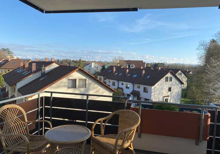 Bezugsfreie 2,5-Zimmer-Wohnung mit Balkon und Einbauküche in Friedrichshafen-Manzell