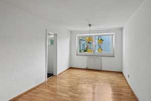 Ruhig wohnen in gefragter Lage – 3,5 Zimmer mit Balkon und Stellplatz in Stuttgart-Giebel – Die vollständige Adresse der Immobilie erhältst du vom Anbieter., 70499 Giebel, Stuttgart – Vorschaubild 4
