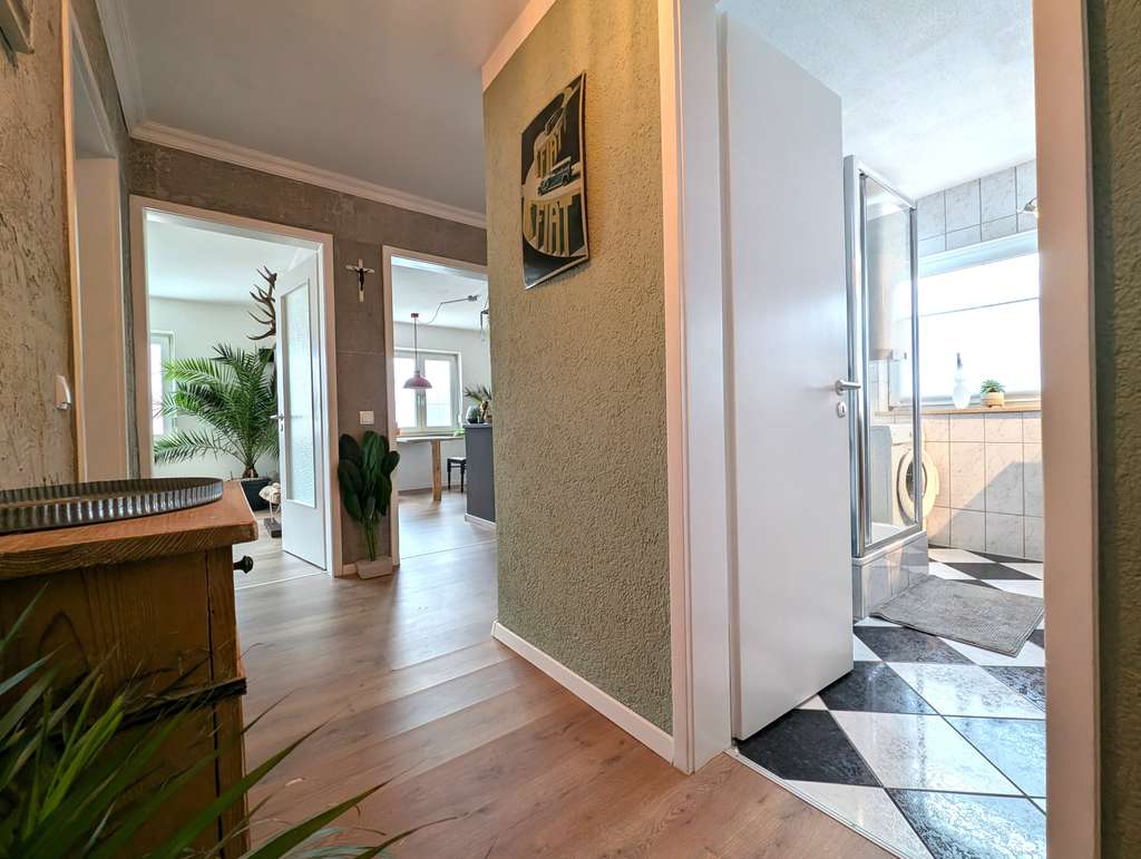 Immobilie in Dietenheim - sonnige 3,5 Zimmer inkl. Balkon*1 Garage + 2 PKW-Stellplätze bezugsfrei! - Bild 3