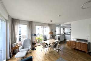 Helle 4 Zimmer Wohnung mit großem Balkon im Hinterhaus, frei ab 01.09.2025 – Berlin – Vorschaubild 2
