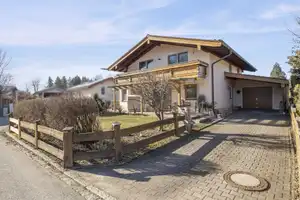 Geräumiges Einfamilienhaus mit Bergblick und großem Garten in ruhiger Lage – Rosenheim (Kreis) – Vorschaubild 1