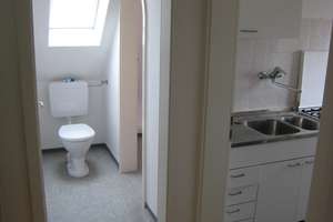 ruhige 2-Zimmer DG-Wohnung Weilimdorf an Einzelperson (Nichtraucher) – Edenkobenerstraße 19, 70499 Weilimdorf (Ortsteil), Stuttgart – Vorschaubild 3