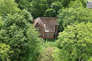 Historisches Anwesen in Küstennähe – Villa von 1909 mit viel Land und Entwicklungspotenzial – Die vollständige Adresse der Immobilie erhältst du vom Anbieter., 27478 Cuxhaven – Vorschaubild 1