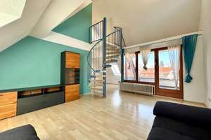 Helle 3,5-Zimmer-Maisonette-Wohnung mit Dachterrasse, 2 Bädern & Stellplatz mitten in der Stadt