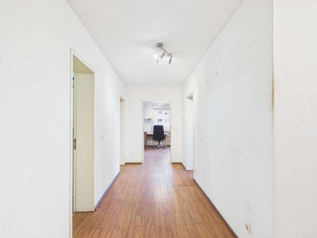 Immobilie in Schwieberdingen - Helle 4-Zimmer-Wohnung mit Südbalkon, Gäste-WC  Stellplatz in Schwieberdingen - Bild 1