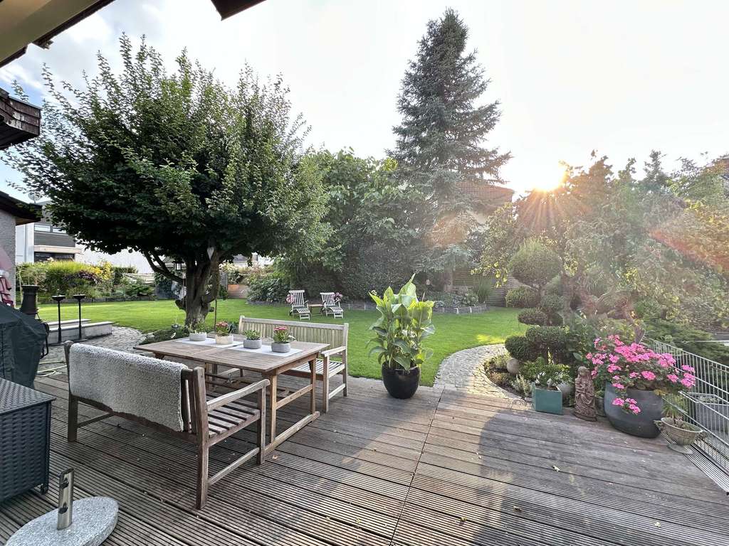 Immobilie in Münster (Hessen) - Großzügiges Wohnhaus mit Einliegerwohnung, Indoor-Schwimmbad & traumhaftem Garten - Bild 1