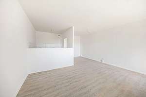 Familienfreundliche 4-Zimmer-Wohnung, Küche mit Tresen, Bad mit Wanne – Florian-Geyer-Str. 48, 1307 Johannstadt-Nord, Dresden – Vorschaubild 3