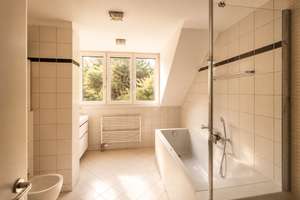 Erstbezug nach Sanierung - Exklusive Maisonettewohnung mit Dachterrasse – Die vollständige Adresse der Immobilie erhältst du vom Anbieter., 14129 Nikolassee, Berlin – Vorschaubild 10