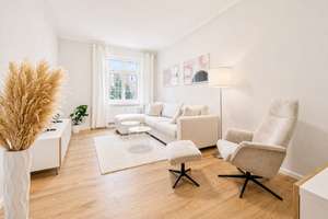 Neu sanierte & neu vollmöblierte 3-RW * neue EBK *Süd-Balkon* Bad mit Fenster + Wanne* zentral!