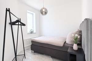 D-Derendorf: Bezugsfreie 2 Zimmer mit Loggia & Aufzug * komplett eingerichtet * Energieklasse D – Golzheimer Straße 129, 40476 Derendorf, Düsseldorf – Vorschaubild 2