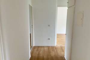 Wohnen im Grünen! Renovierte 3-Zimmer-Wohnung mit Balkon + Tageslichtbad, guter Schnitt + Stellplatz – Graf-von-Stauffenberg-Straße 10 a, 33615 Schildesche, Bielefeld – Vorschaubild 7