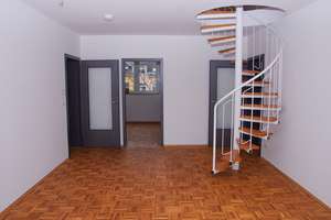 Komfortable 5-Zi-Wohnung über 2 Etagen mit Balkon, Wohnküche und 2 Bädern – Blankenauer Straße 9, 9113 Schloßchemnitz, Chemnitz – Vorschaubild 18