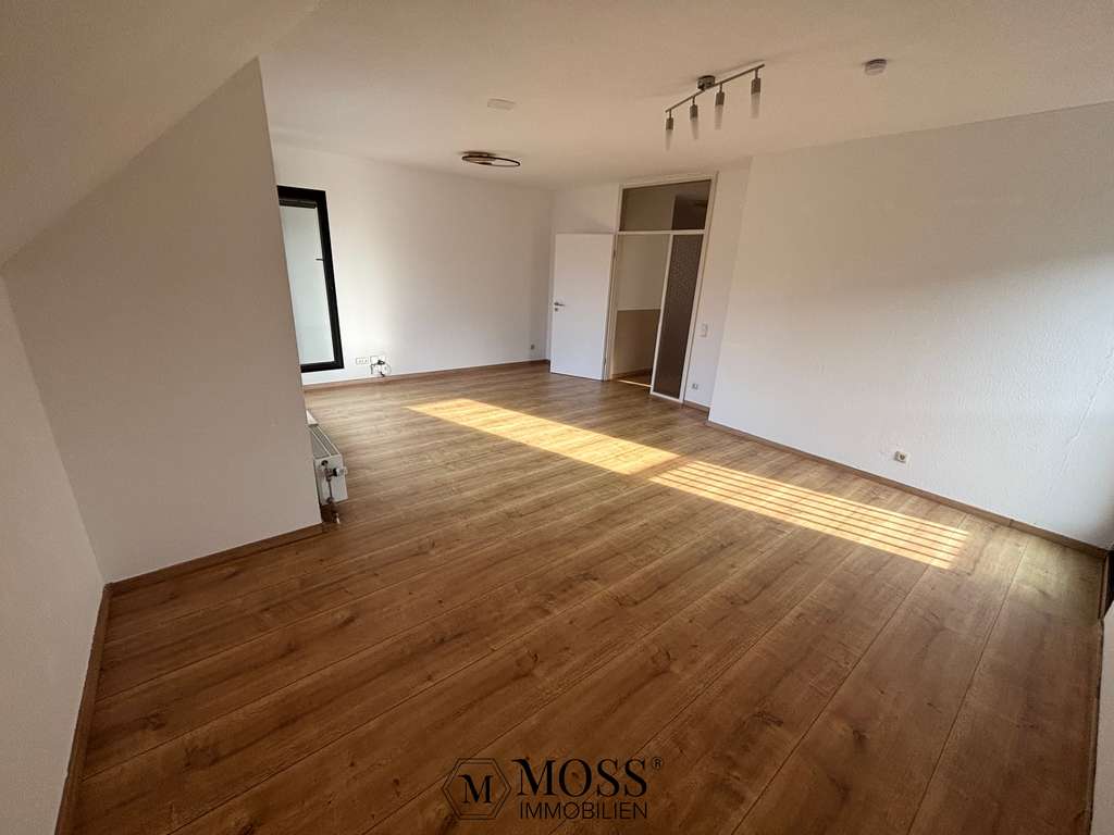 Immobilie in Monheim am Rhein - Großzügige Vier-Zimmer-Wohnung mit Logia und Tiefgaragenstellplatz im Österreichviertel - Bild 2