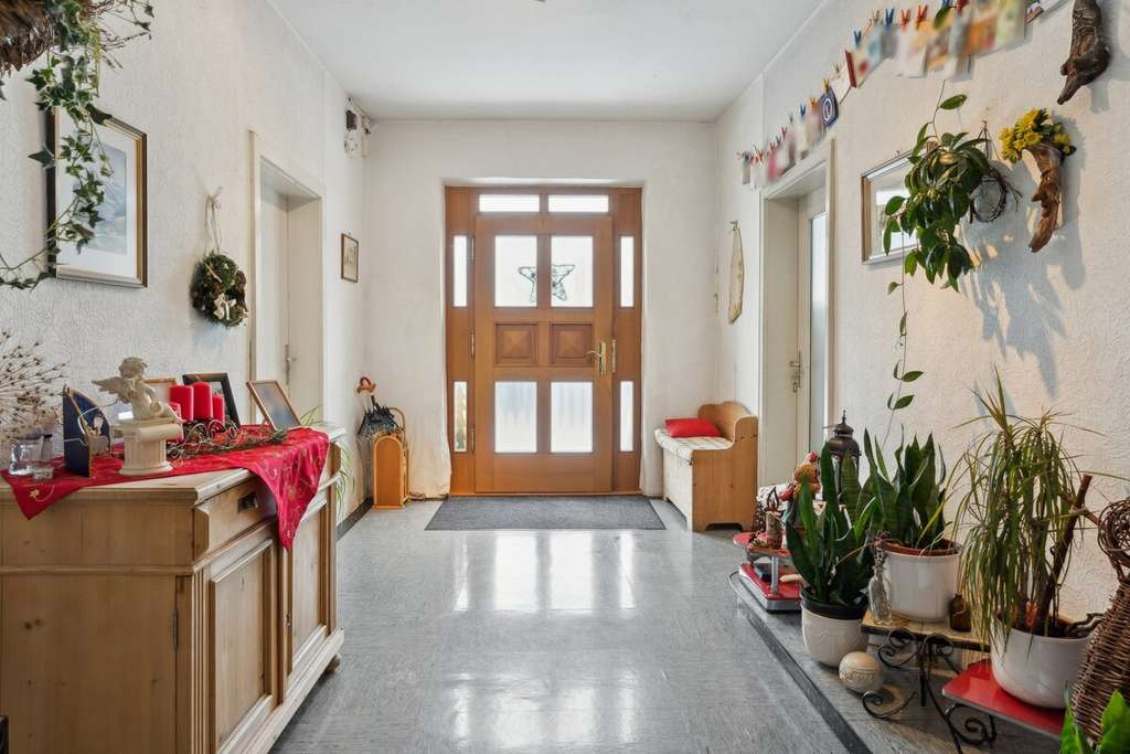 Immobilie in Markt Rettenbach - Charmantes Wohnhaus mit Wintergarten und viel Platz im Herzen von Markt Rettenbach - Bild 2