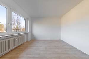 Schöne 4-Zimmer-Wohnung mit Balkon in ruhiger Lage – Dernauer Straße 20a, 22047 Wandsbek (Ortsteil), Hamburg – Vorschaubild 3