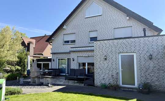 angebautes EFH Bj 2003 in ruhiger Lage

Als Herzensobjekt für 2 Generationen gebaut
