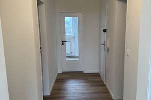Moderne 3-Zimmerwohnung mit EBK, Balkon, TG und neuem Duschbad – Isarstr. 26, 93057 Reinhausen, Regensburg – Vorschaubild 2