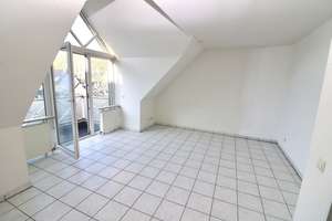 Helle Dachgeschosswohnung mit Aufzug, Balkon & Tiefgarage in Solingen-Wald