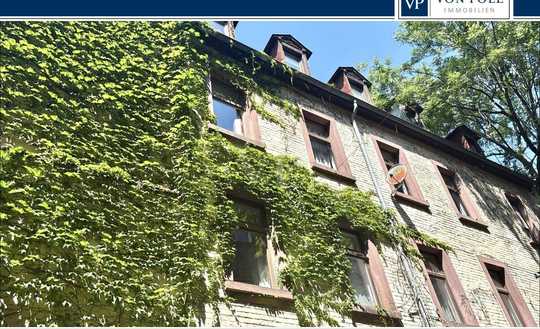 Zentrale, sanierte Beletage-Wohnung in historischem Hinterhaus